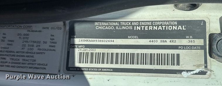 image for item NN9562 2003 International 4400 semi truck