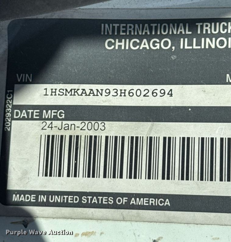image for item NN9562 2003 International 4400 semi truck
