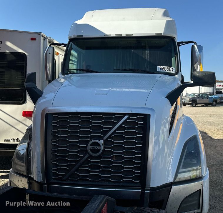 image for item YA0114 2020 Volvo VN semi truck