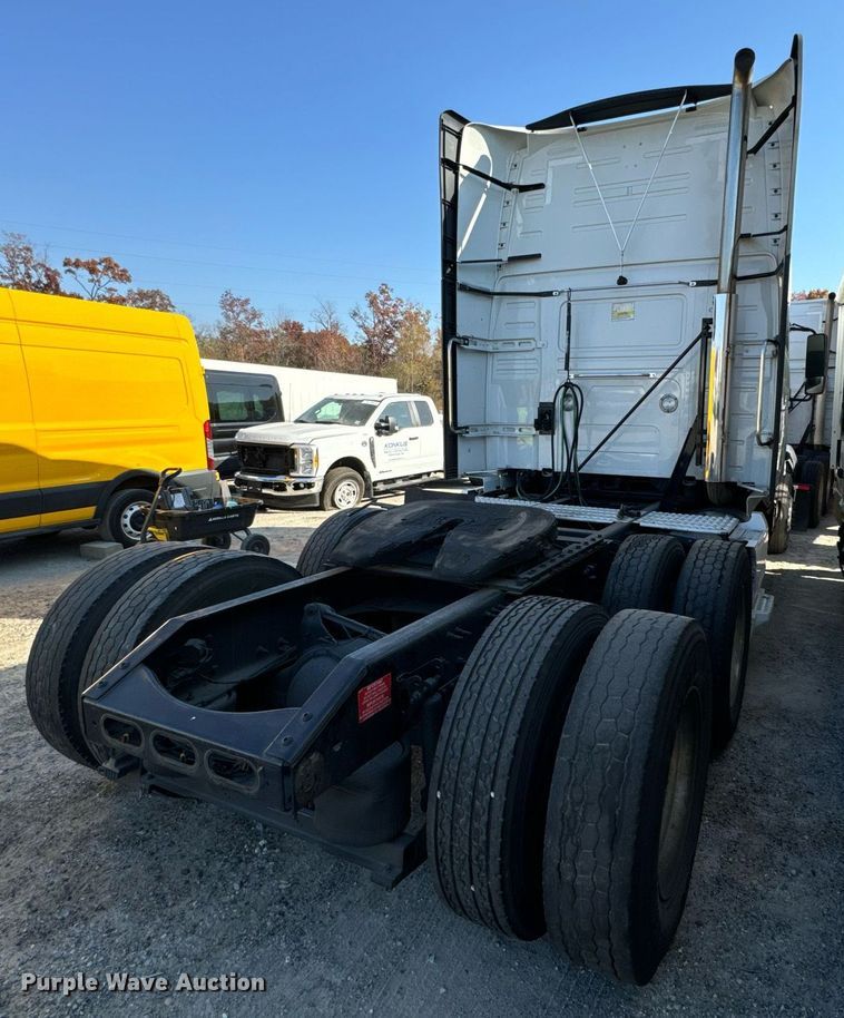 image for item YA0114 2020 Volvo VN semi truck