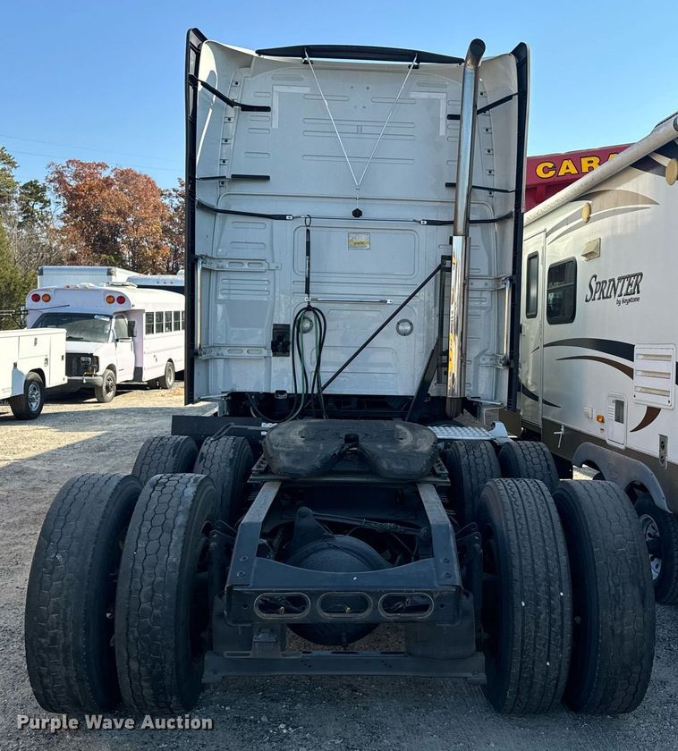image for item YA0114 2020 Volvo VN semi truck