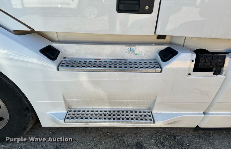 image for item YA0114 2020 Volvo VN semi truck