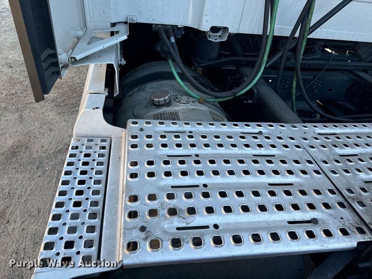 image for item YA0114 2020 Volvo VN semi truck