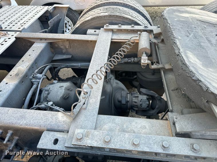 image for item YA0114 2020 Volvo VN semi truck