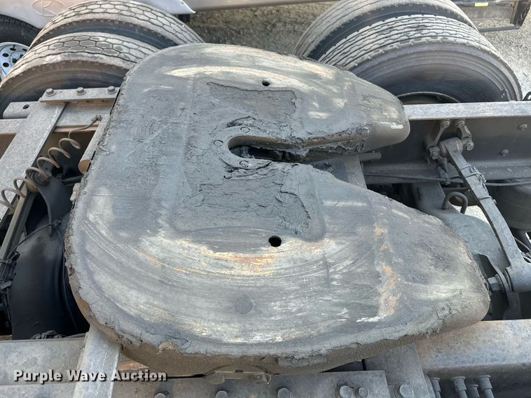 image for item YA0114 2020 Volvo VN semi truck