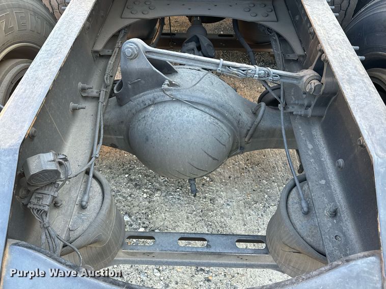 image for item YA0114 2020 Volvo VN semi truck