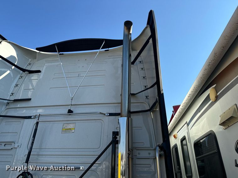 image for item YA0114 2020 Volvo VN semi truck