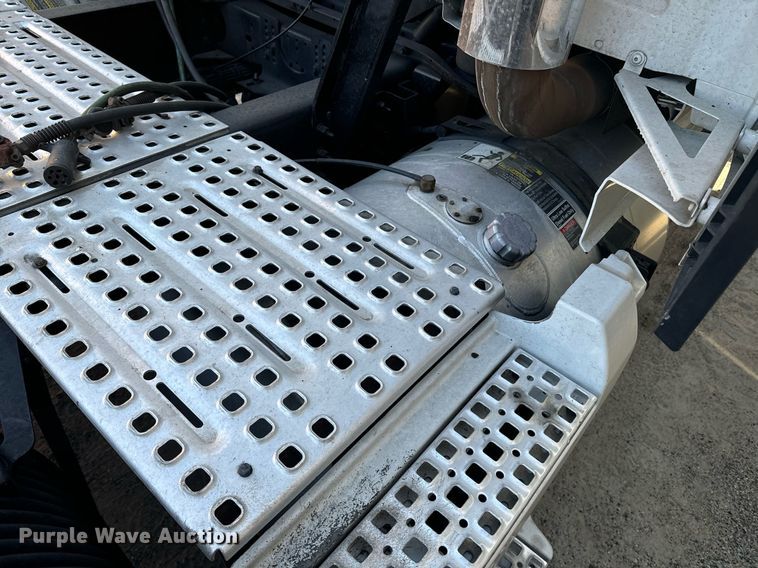 image for item YA0114 2020 Volvo VN semi truck