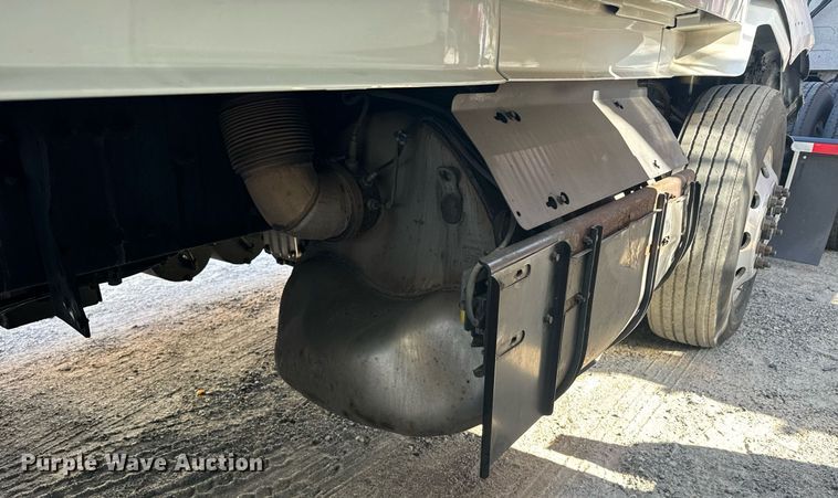 image for item YA0114 2020 Volvo VN semi truck