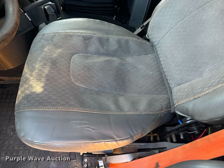 image for item YA0114 2020 Volvo VN semi truck