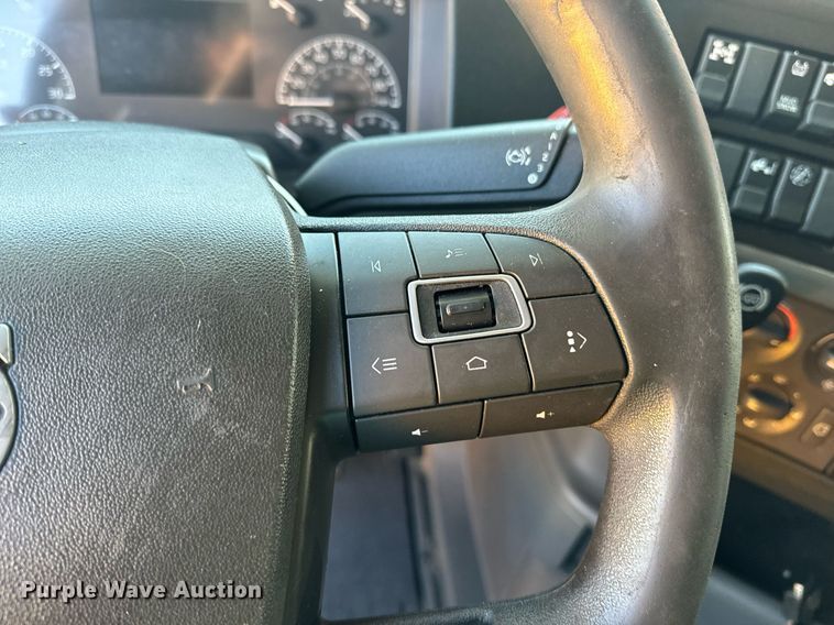 image for item YA0114 2020 Volvo VN semi truck