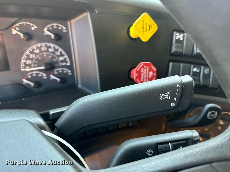 image for item YA0114 2020 Volvo VN semi truck