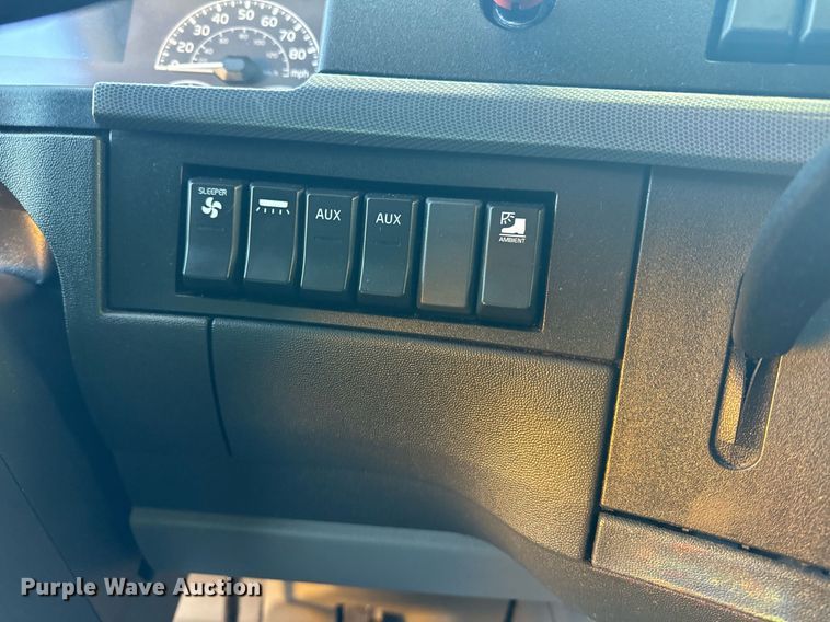 image for item YA0114 2020 Volvo VN semi truck