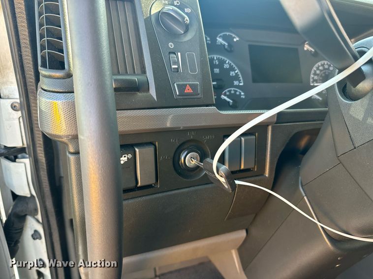 image for item YA0114 2020 Volvo VN semi truck