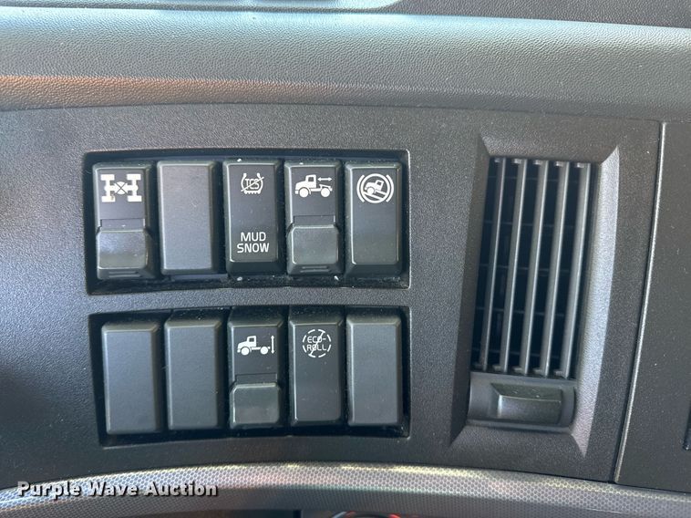 image for item YA0114 2020 Volvo VN semi truck