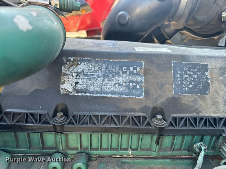 image for item YA0114 2020 Volvo VN semi truck