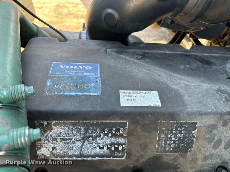 image for item YA0114 2020 Volvo VN semi truck