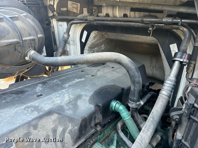 image for item YA0114 2020 Volvo VN semi truck