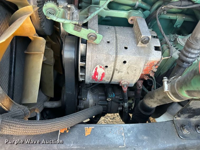 image for item YA0114 2020 Volvo VN semi truck