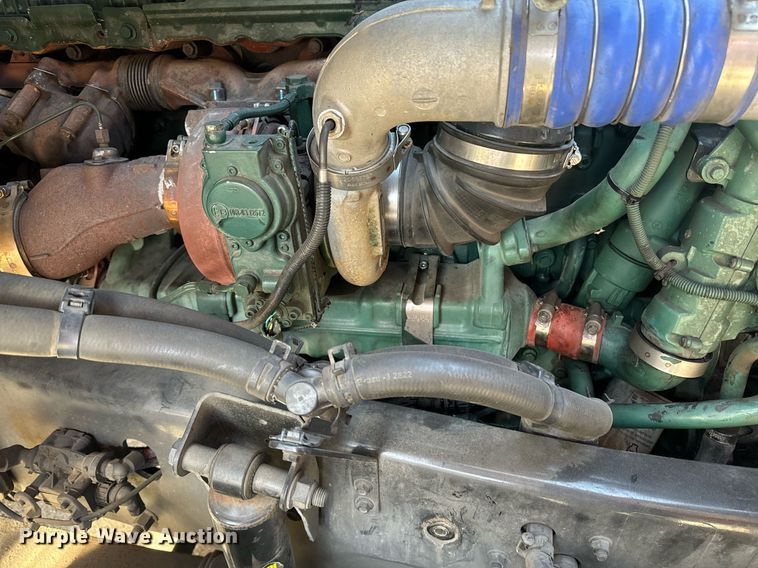 image for item YA0114 2020 Volvo VN semi truck