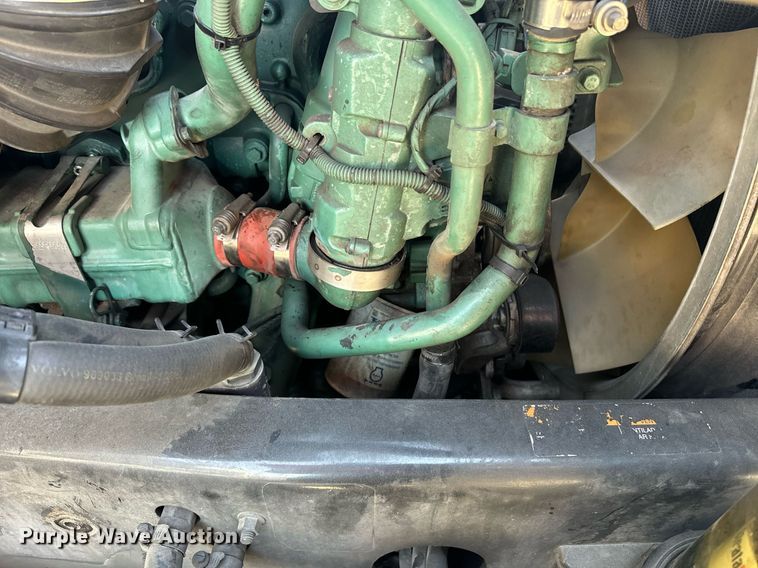 image for item YA0114 2020 Volvo VN semi truck