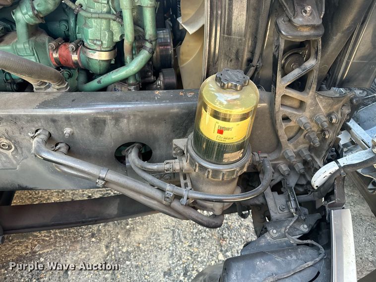 image for item YA0114 2020 Volvo VN semi truck