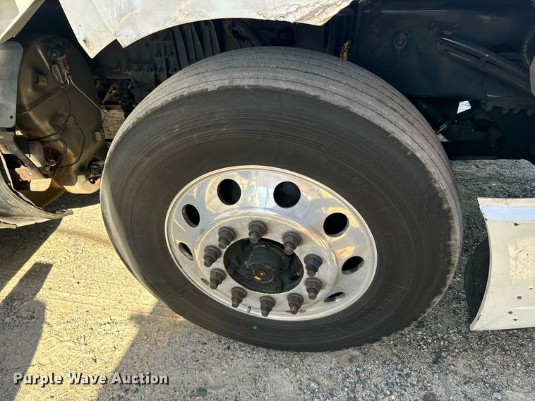 image for item YA0114 2020 Volvo VN semi truck