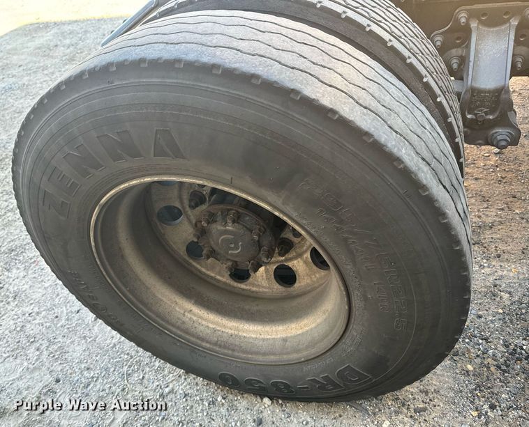 image for item YA0114 2020 Volvo VN semi truck