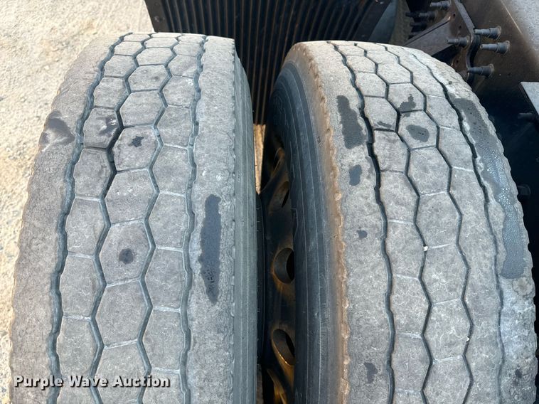 image for item YA0114 2020 Volvo VN semi truck