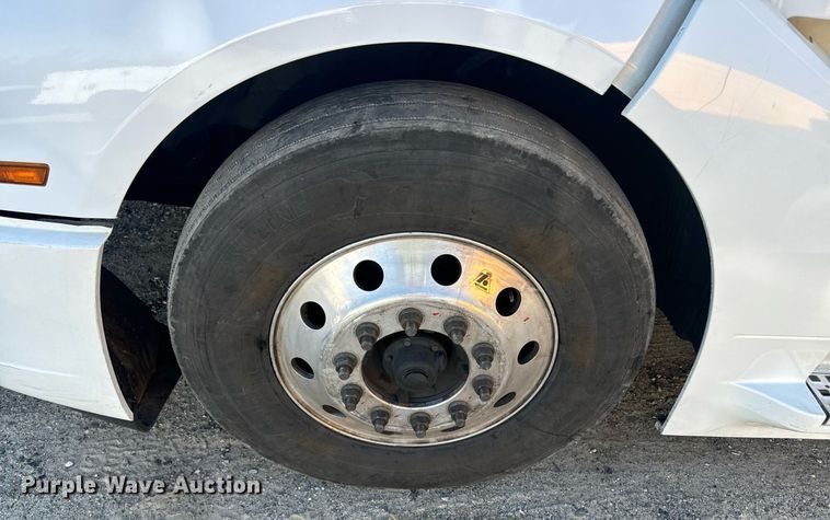 image for item YA0114 2020 Volvo VN semi truck