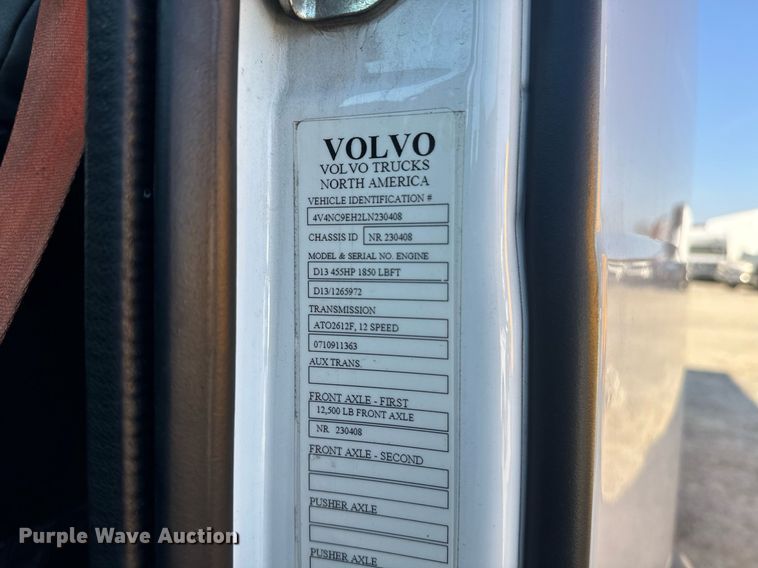 image for item YA0114 2020 Volvo VN semi truck