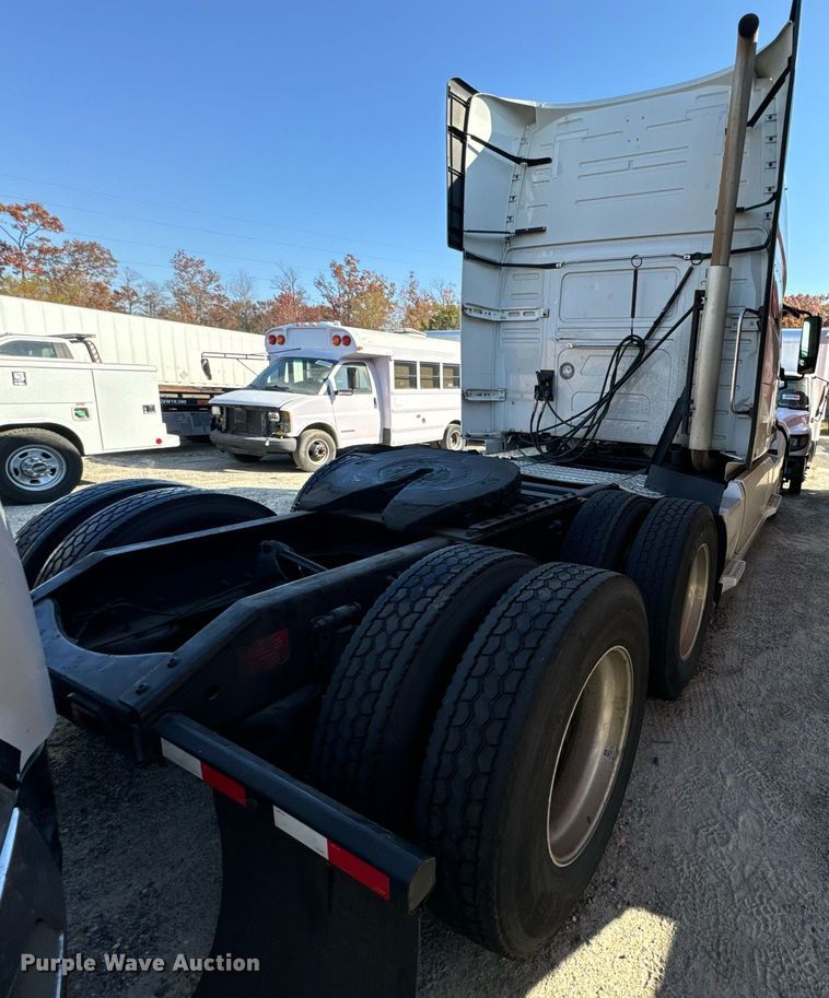 image for item YA0115 2020 Volvo VN semi truck
