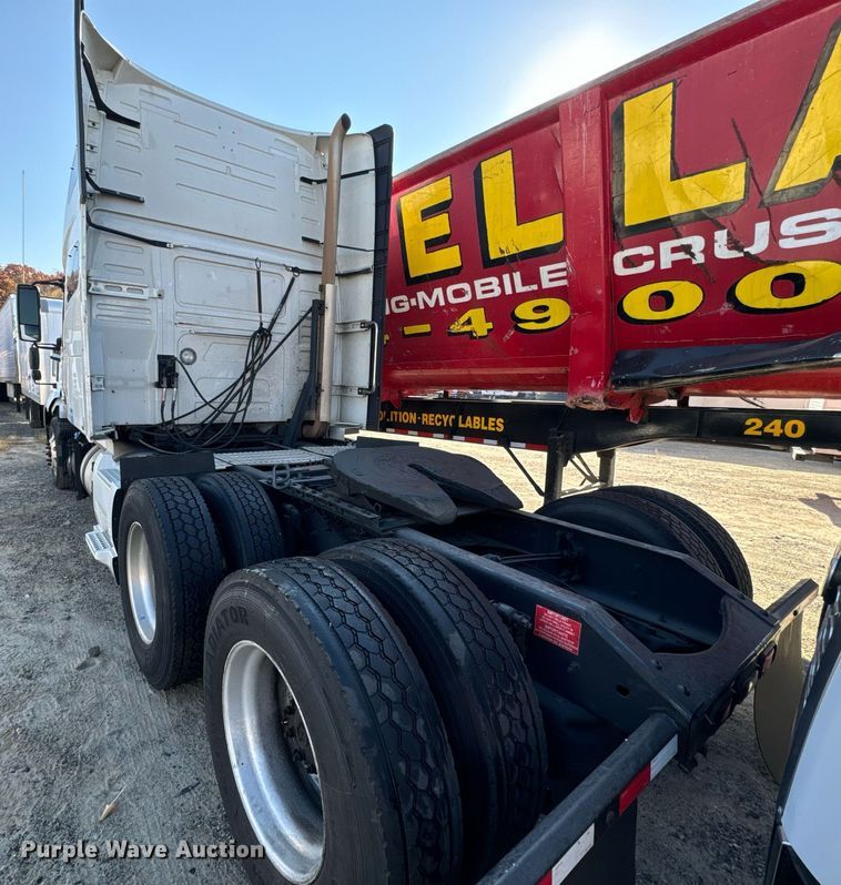 image for item YA0115 2020 Volvo VN semi truck