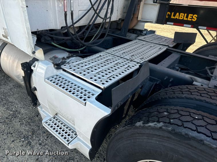 image for item YA0115 2020 Volvo VN semi truck