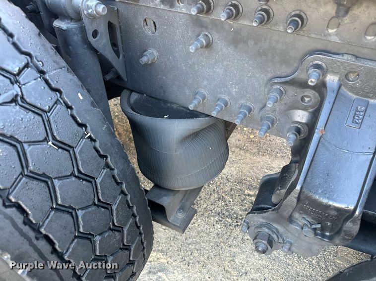 image for item YA0115 2020 Volvo VN semi truck