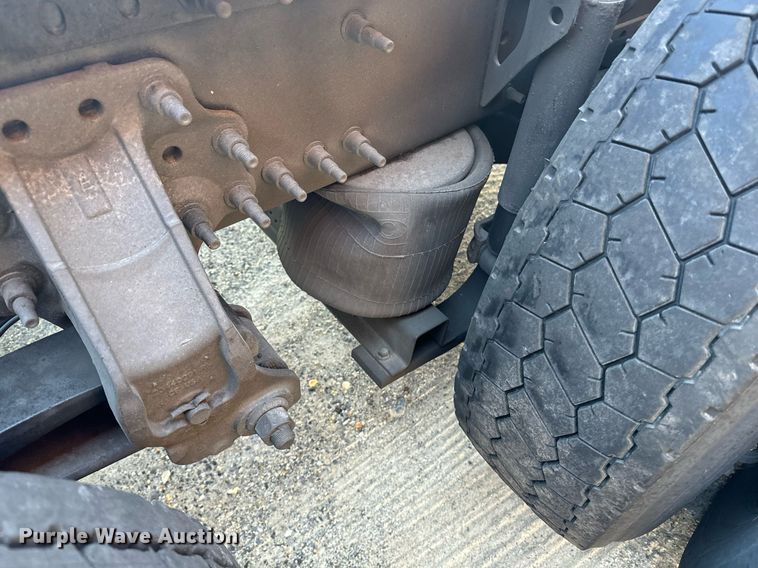 image for item YA0115 2020 Volvo VN semi truck