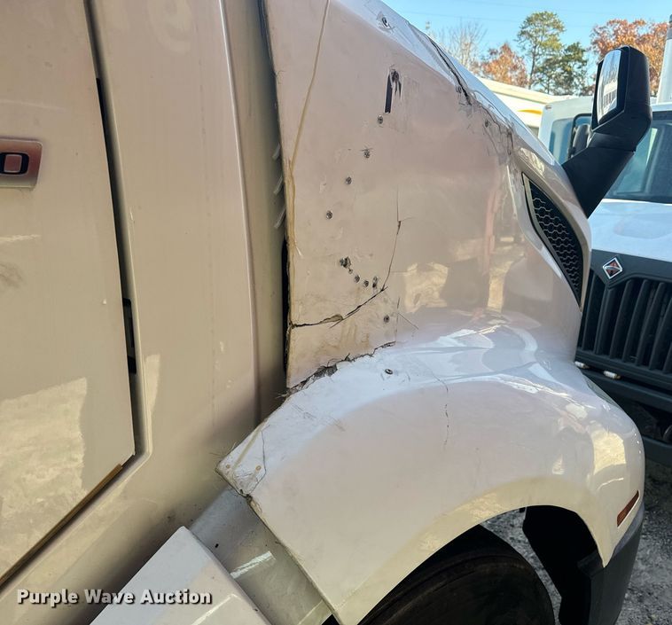 image for item YA0115 2020 Volvo VN semi truck