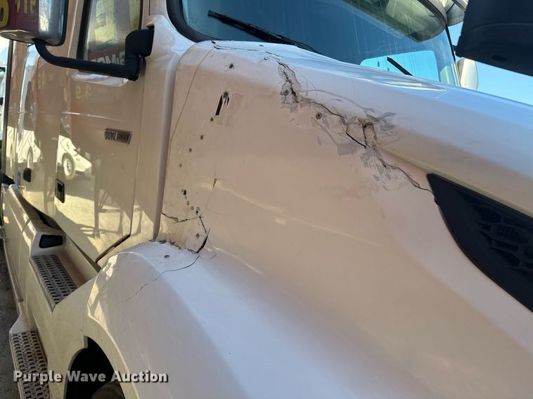 image for item YA0115 2020 Volvo VN semi truck