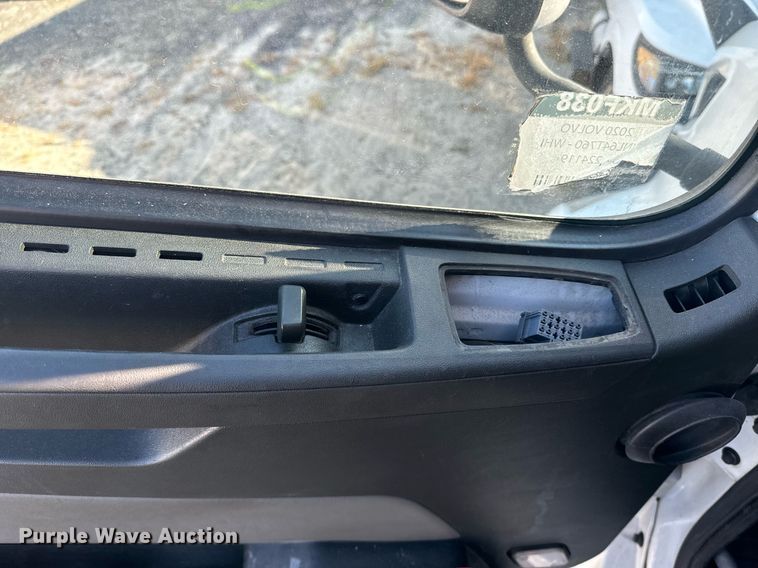 image for item YA0115 2020 Volvo VN semi truck