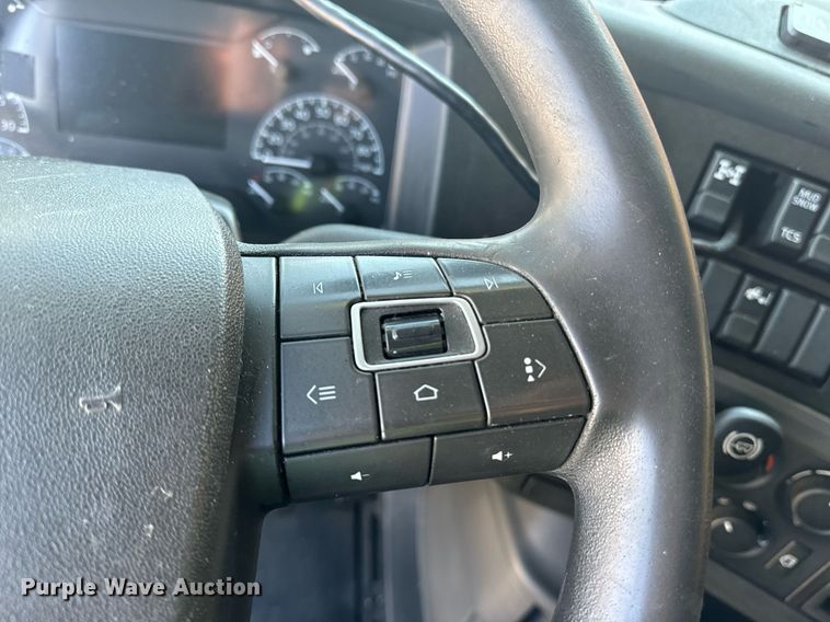 image for item YA0115 2020 Volvo VN semi truck