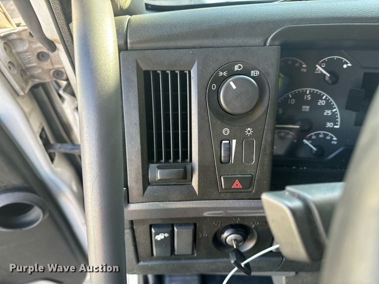 image for item YA0115 2020 Volvo VN semi truck