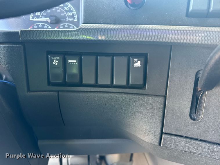 image for item YA0115 2020 Volvo VN semi truck