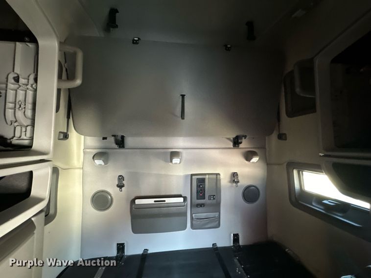 image for item YA0115 2020 Volvo VN semi truck