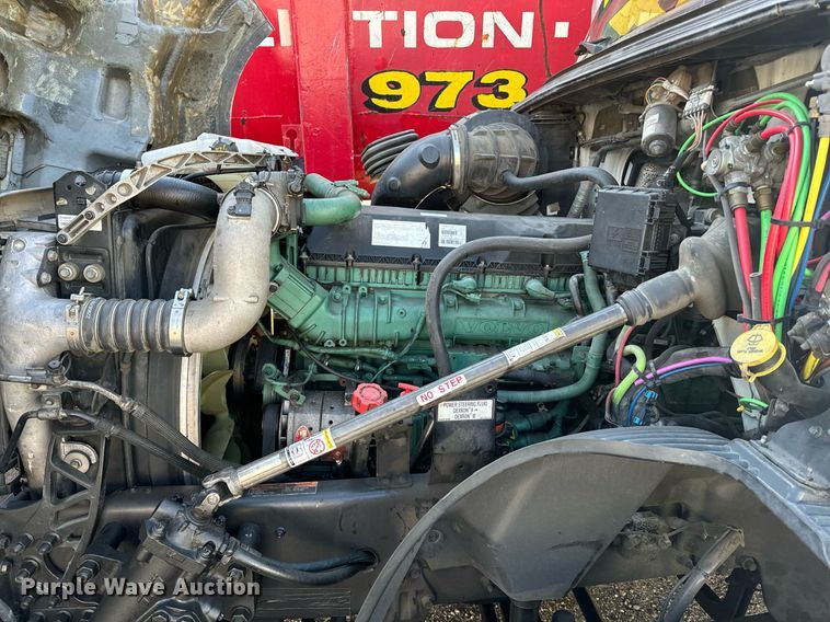 image for item YA0115 2020 Volvo VN semi truck