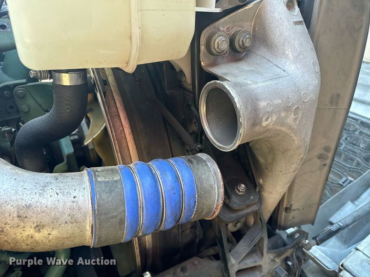 image for item YA0115 2020 Volvo VN semi truck