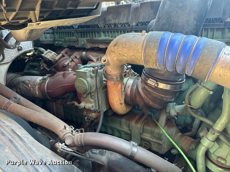 image for item YA0115 2020 Volvo VN semi truck