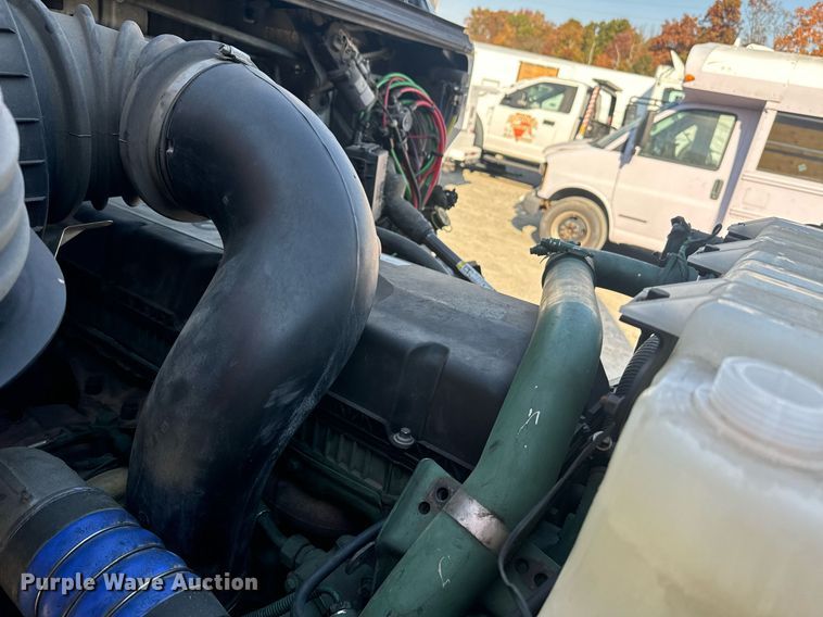 image for item YA0115 2020 Volvo VN semi truck