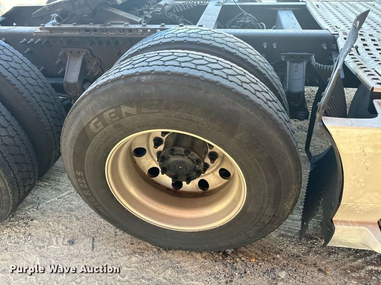 image for item YA0115 2020 Volvo VN semi truck