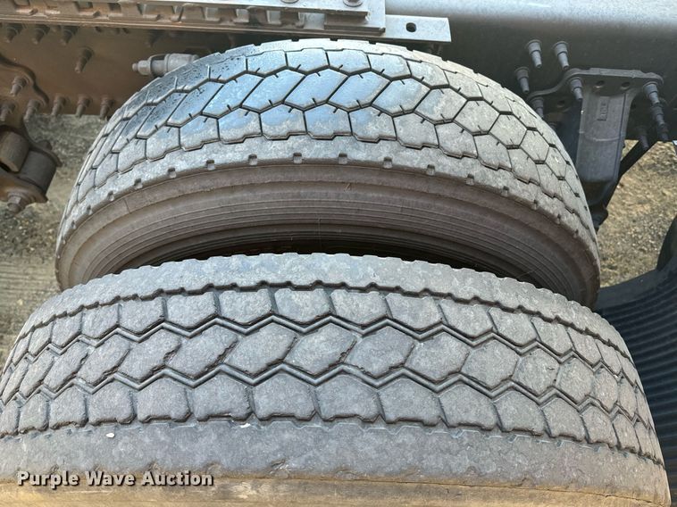 image for item YA0115 2020 Volvo VN semi truck