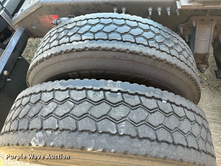 image for item YA0115 2020 Volvo VN semi truck